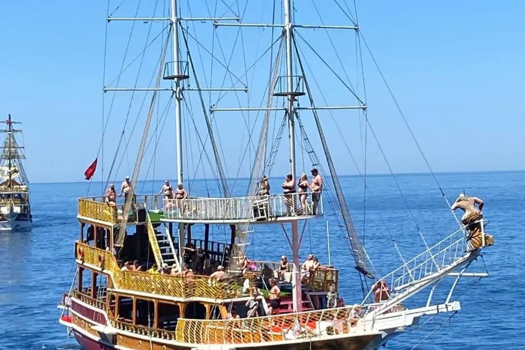 Alanya'da Dinlenme ve Aile Tekne Turu